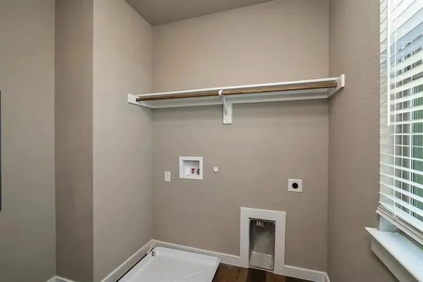 an empty room with closet and mirror