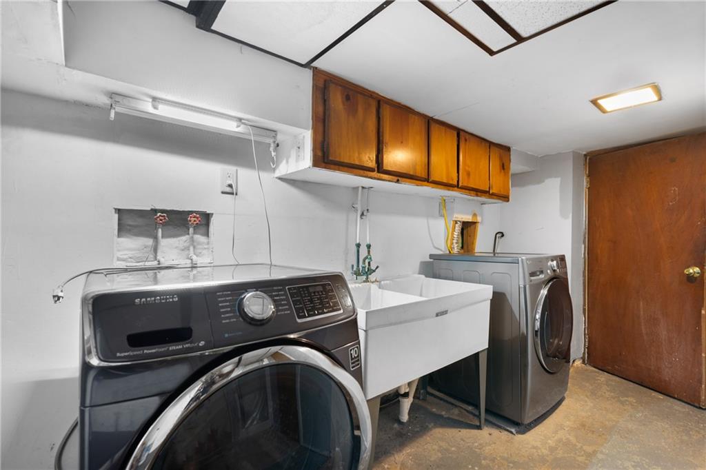 316 Stanton Pittsburgh, PA 15209 - Photo 26 of 32 a utility room with dryer and washer