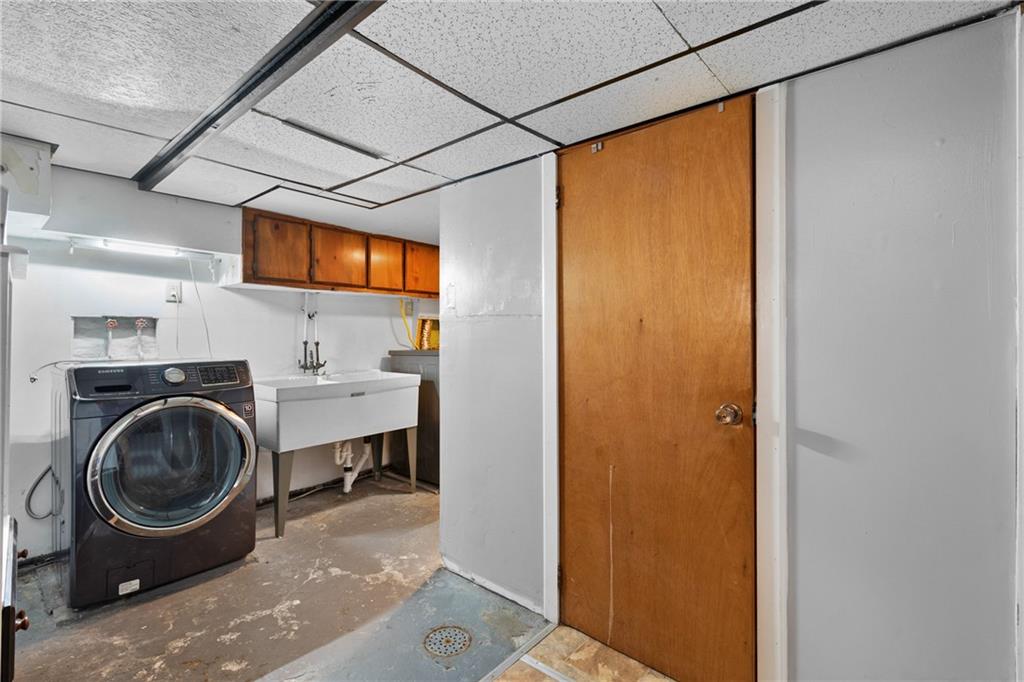316 Stanton Pittsburgh, PA 15209 - Photo 27 of 32 a utility room with dryer and washer