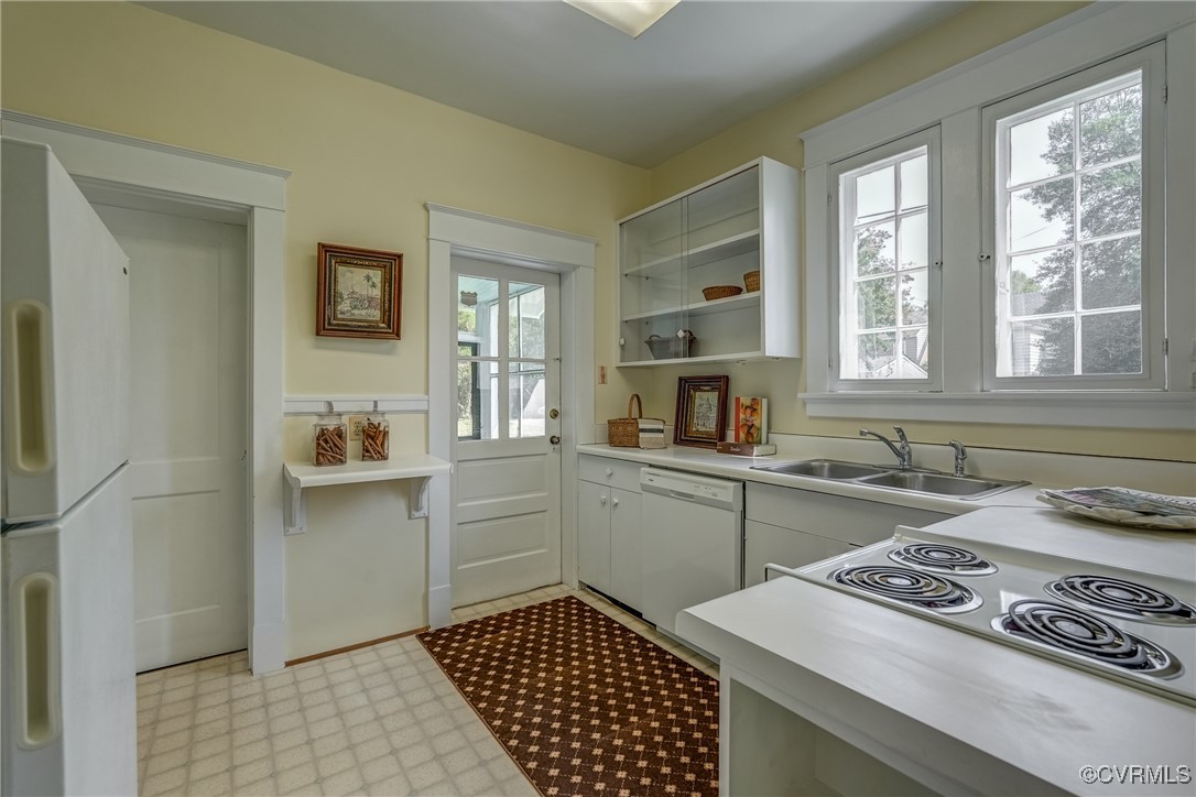 4101 Crestwood Road Richmond, VA 23227 - Photo 18 of 48 a kitchen with a stove and a sink