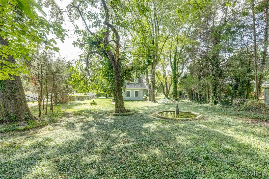 4101 Crestwood Road Richmond, VA 23227 - Photo 44 of 48 a view of a park with a tree
