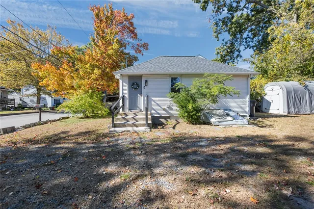 $399,900 | 31 Oakhurst Avenue, Warwick, RI 02889