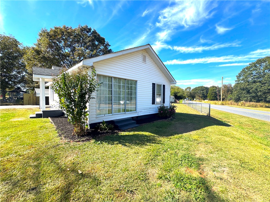 102 Griffin Road Belton, SC 29627 - Photo 5 of 29