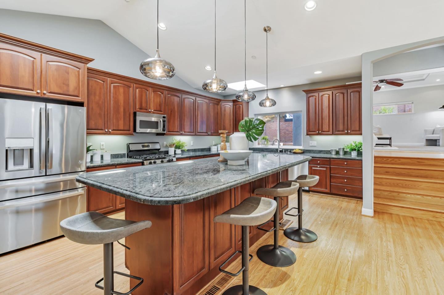 241 42nd Avenue San Mateo, CA 94403 - Photo 15 of 71