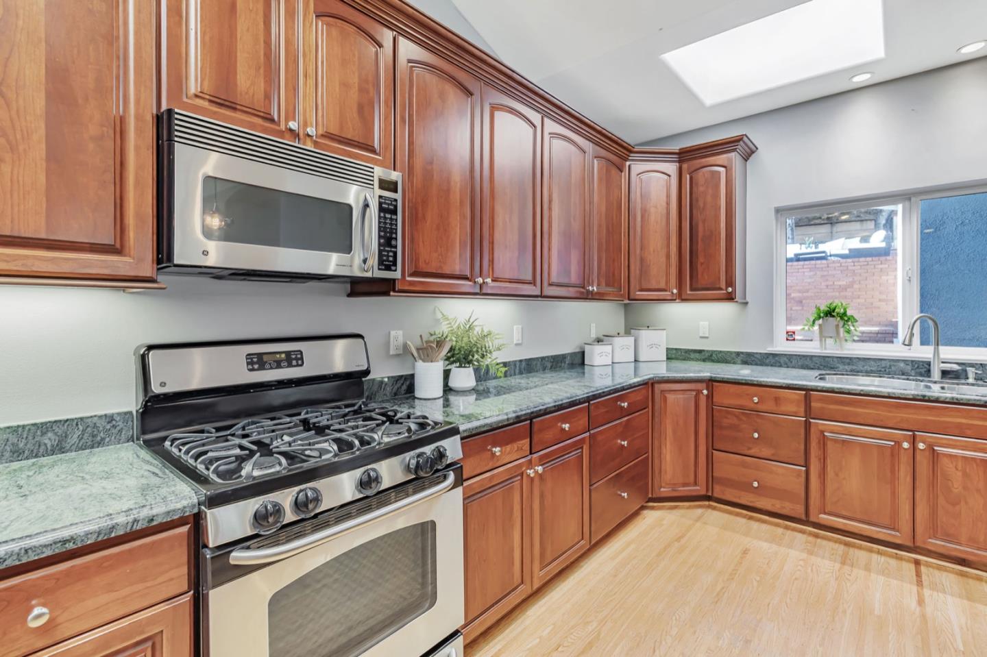 241 42nd Avenue San Mateo, CA 94403 - Photo 17 of 71