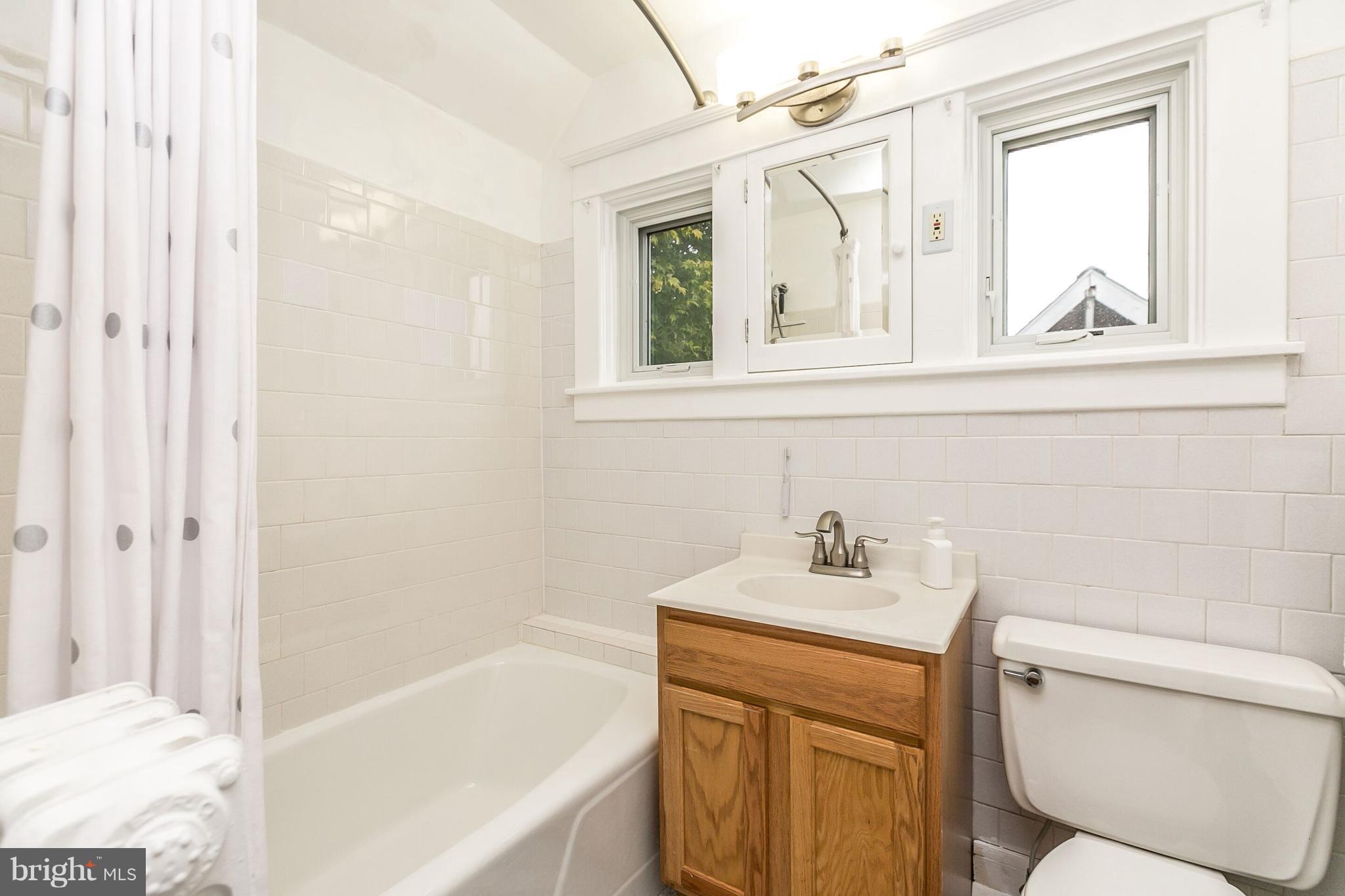 806 Cedarcroft Road Baltimore, MD 21212 - Photo 22 of 30 Upper Level Hall Bath