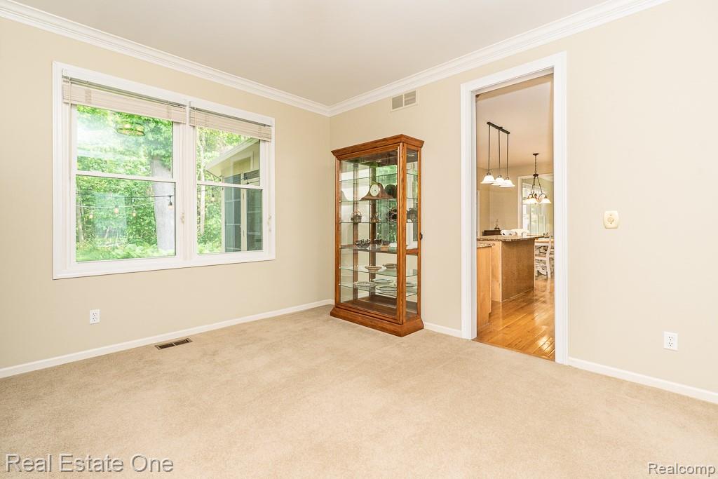 730 Woodfield Way Rochester Hills, MI 48307 - Photo 19 of 58