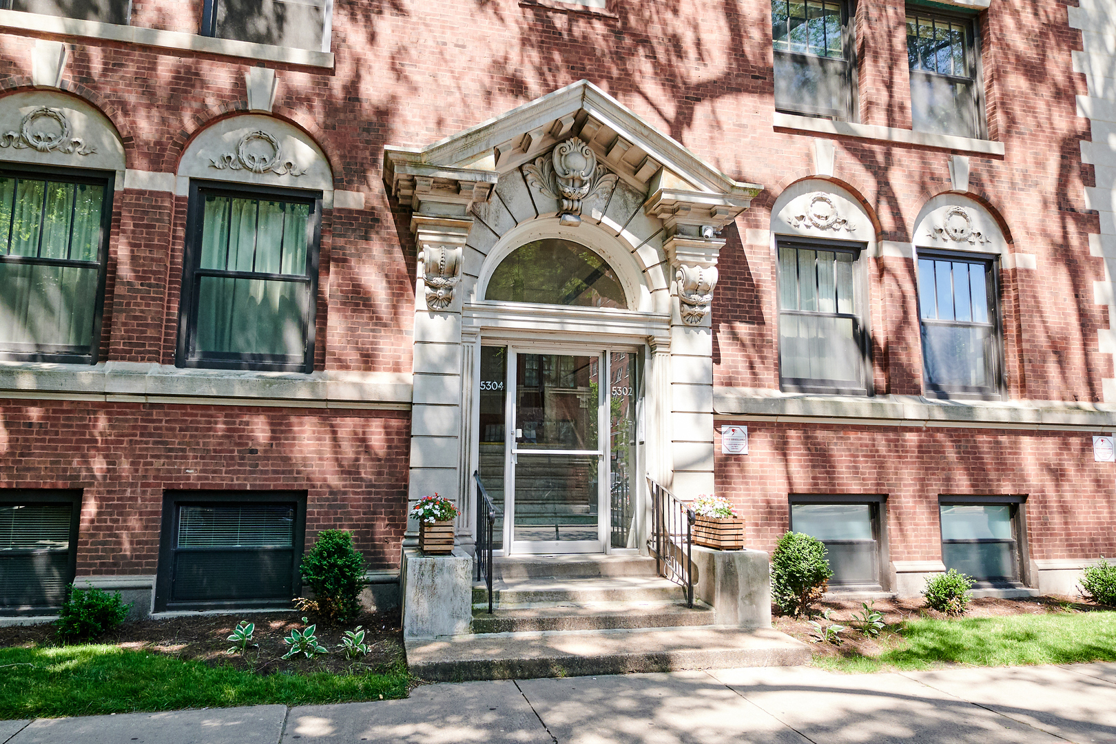 5302 South Cornell Avenue, Unit 3 Chicago, IL 60615 - Photo 3 of 34