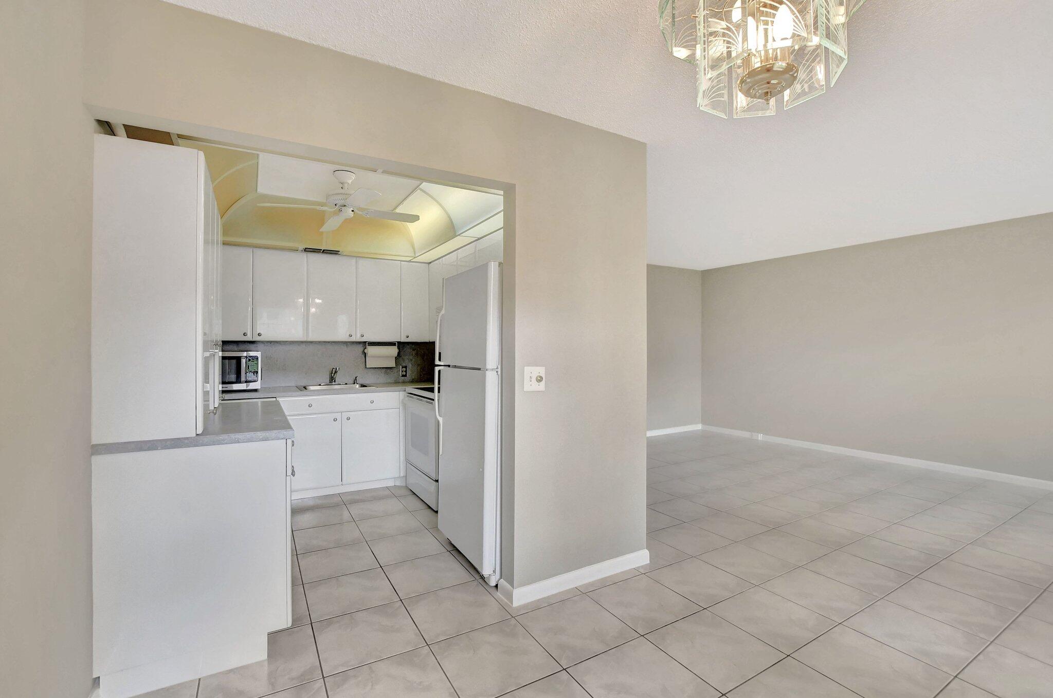 296 Fanshaw H Boca Raton, FL 33434 - Photo 11 of 74 Kitchen