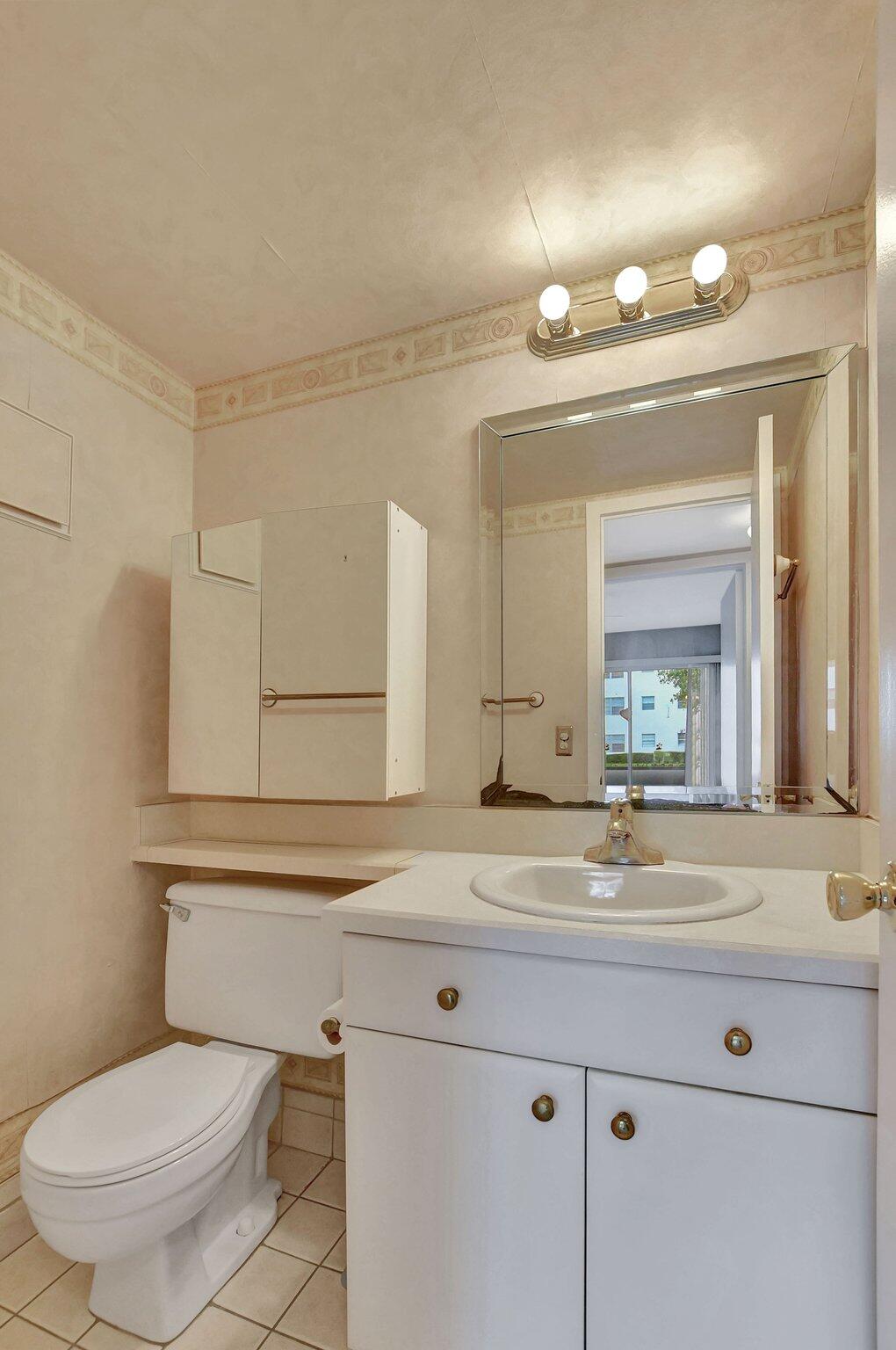 296 Fanshaw H Boca Raton, FL 33434 - Photo 19 of 74 1/2 Bath