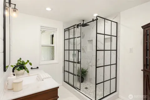 $885,000 | 8980 Bay Street Northeast, Bainbridge Island, WA 98110