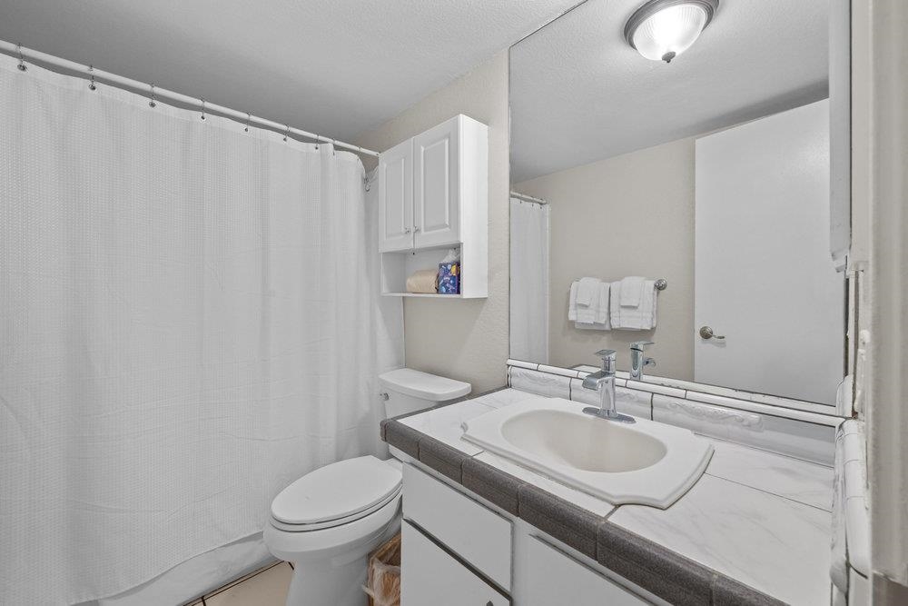 2191 South Kihei Road, Unit 2413 Kihei, HI 96753 - Photo 21 of 32 a bathroom with a sink toilet and a mirror