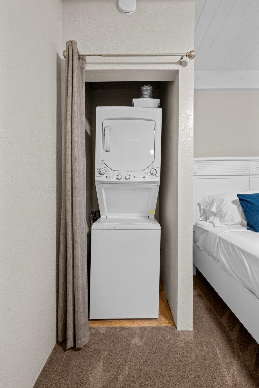 2191 South Kihei Road, Unit 2413 Kihei, HI 96753 - Photo 27 of 32 a utility room with dryer and washer
