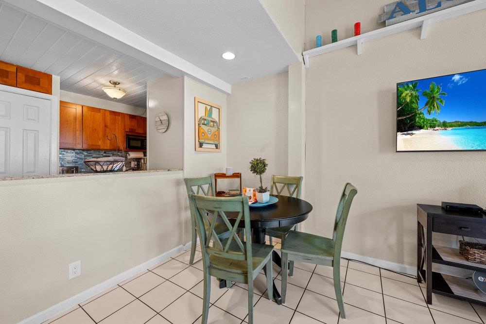 2191 South Kihei Road, Unit 2413 Kihei, HI 96753 - Photo 7 of 32 a view of a dining room with furniture