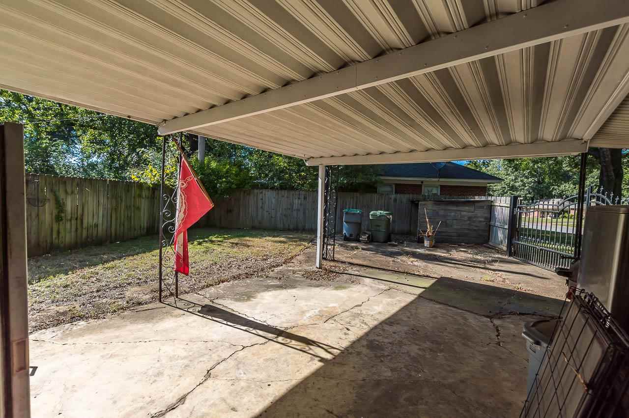 5093 Dee Road Memphis, TN 38117 - Photo 20 of 21 a view of a backyard with a table and chairs