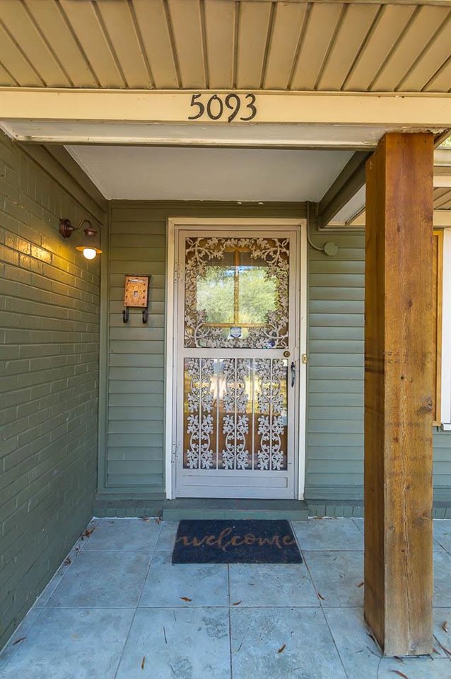 5093 Dee Road Memphis, TN 38117 - Photo 3 of 21 a view of entryway with a small yard