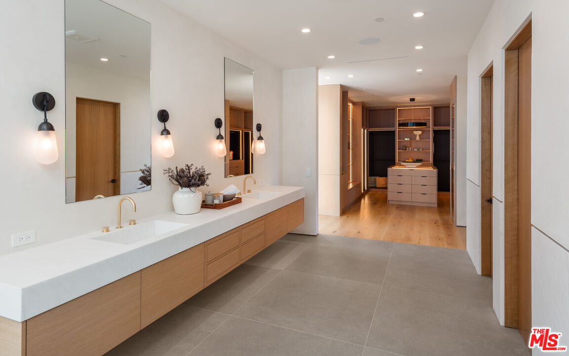 9705 Oak Pass Road Beverly Hills, CA 90210 - Photo 15 of 35 Gallery Image 15