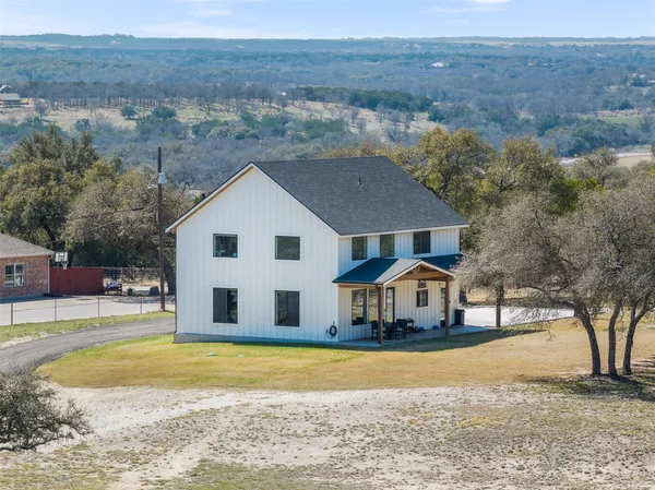 $699,000 | 1800 Diamond Ridge Drive, Lampasas, TX 76550