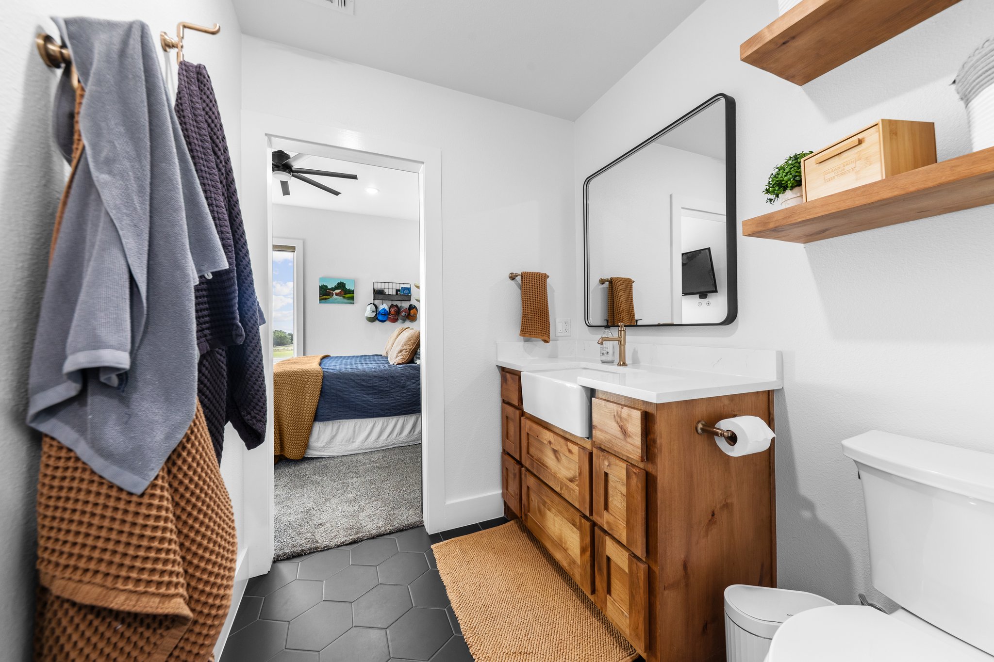 1800 Diamond Ridge Drive Lampasas, TX 76550 - Photo 20 of 40 Ensuite bathroom featuring vanity and dark tile patterned floors