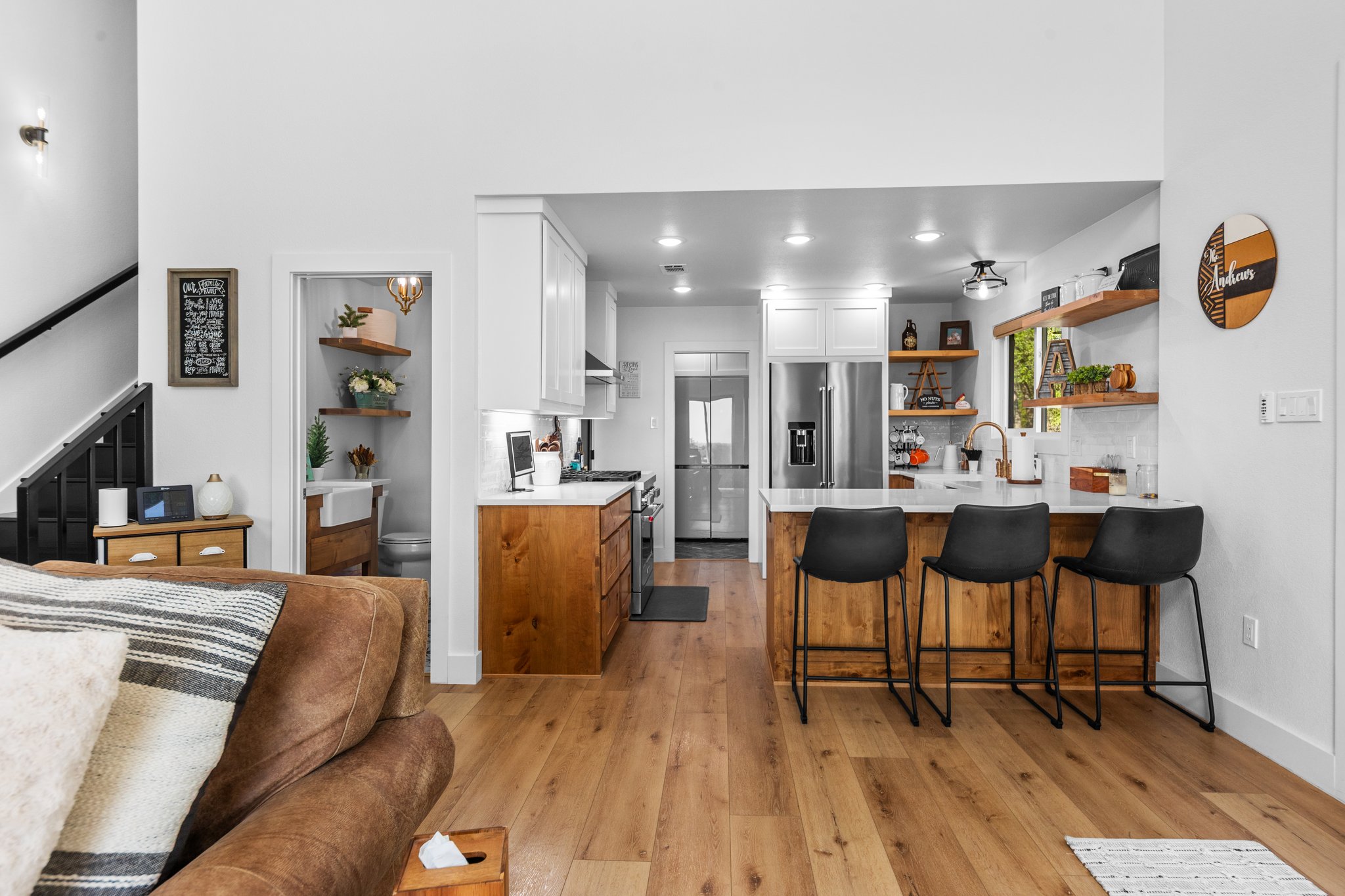 1800 Diamond Ridge Drive Lampasas, TX 76550 - Photo 10 of 40 Living area with light wood-style floors and recessed lighting