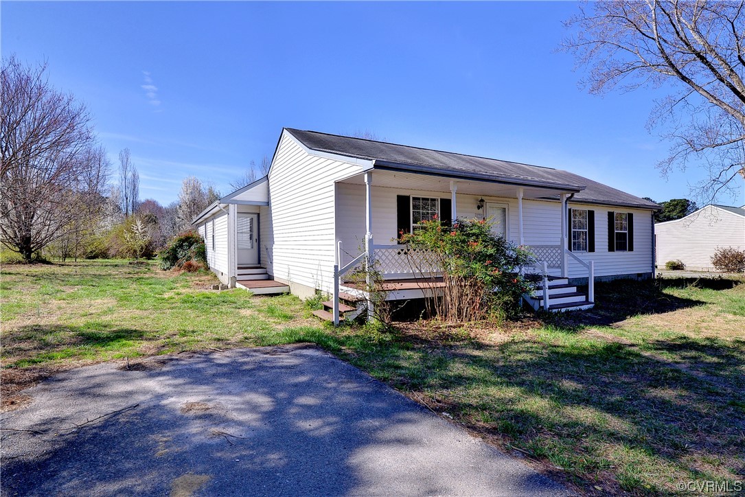 175 Racefield Drive Toano, VA 23168 - Photo 29 of 32 a view of a house with backyard and sitting area