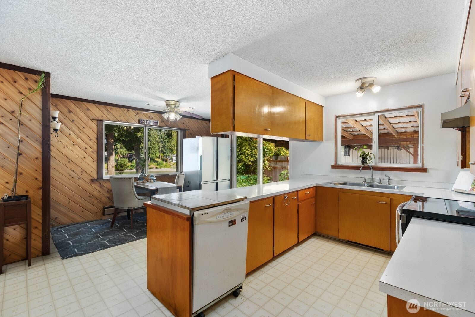 16468 Thorpe Road Northeast Poulsbo, WA 98370 - Photo 11 of 40