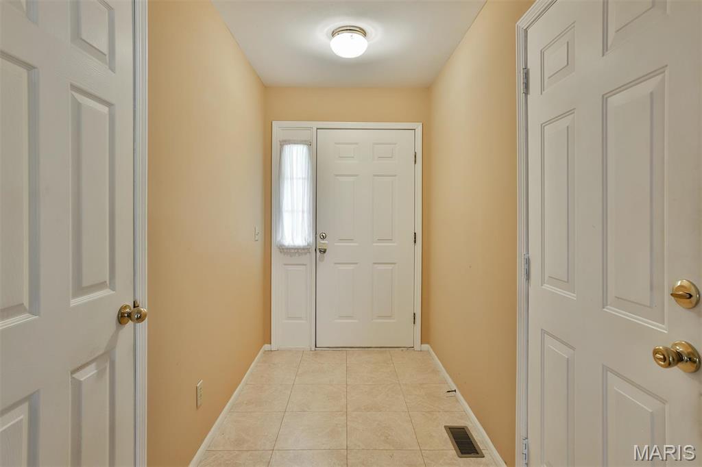 4 Mouser Drive St. Charles, MO 63304 - Photo 3 of 25