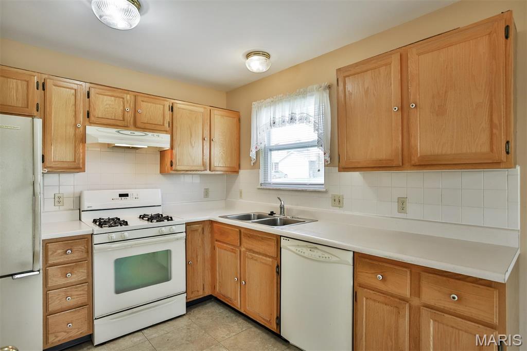 4 Mouser Drive St. Charles, MO 63304 - Photo 8 of 25