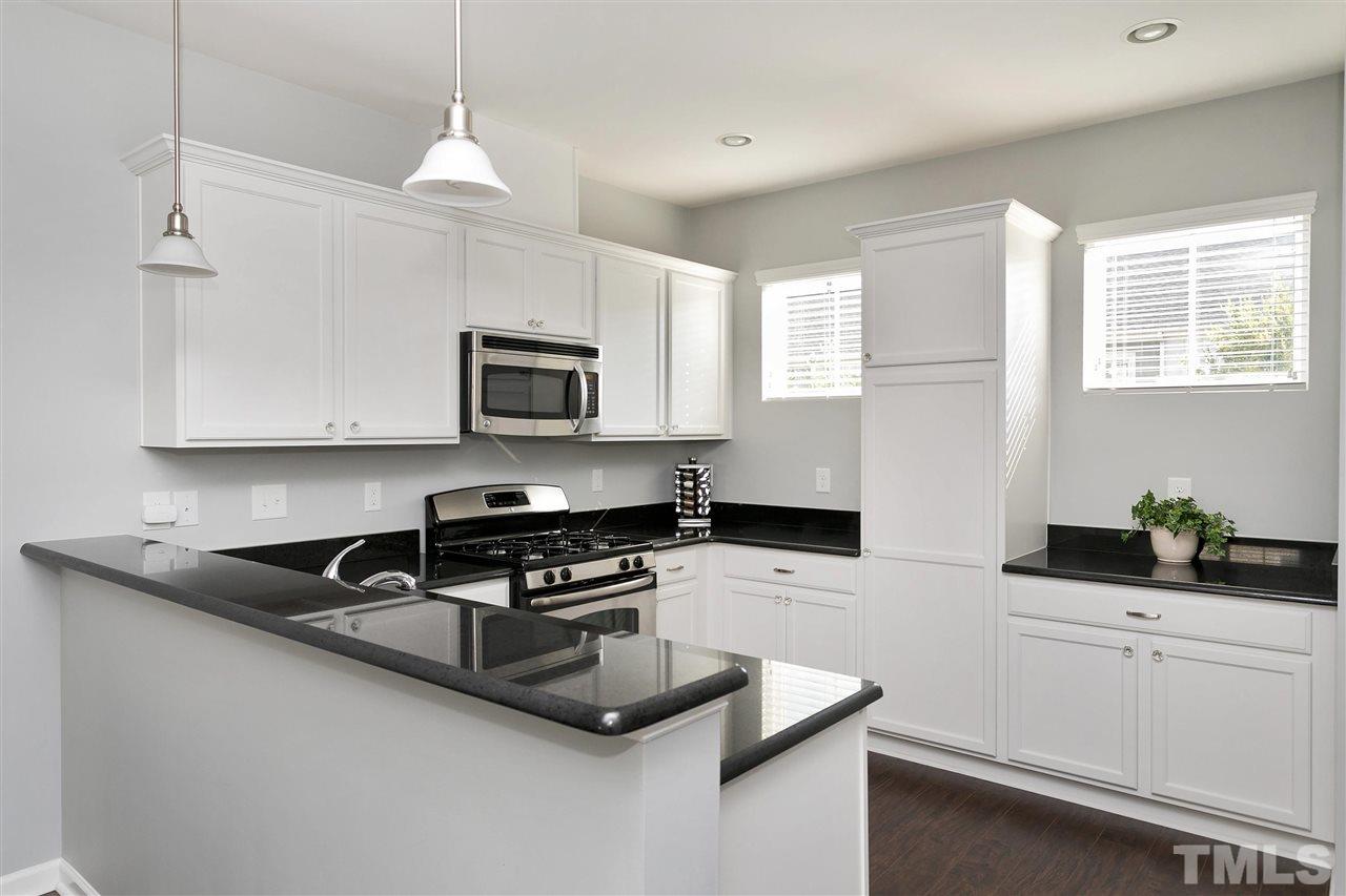 1425 Crafton Way Raleigh, NC 27607 - Photo 4 of 29