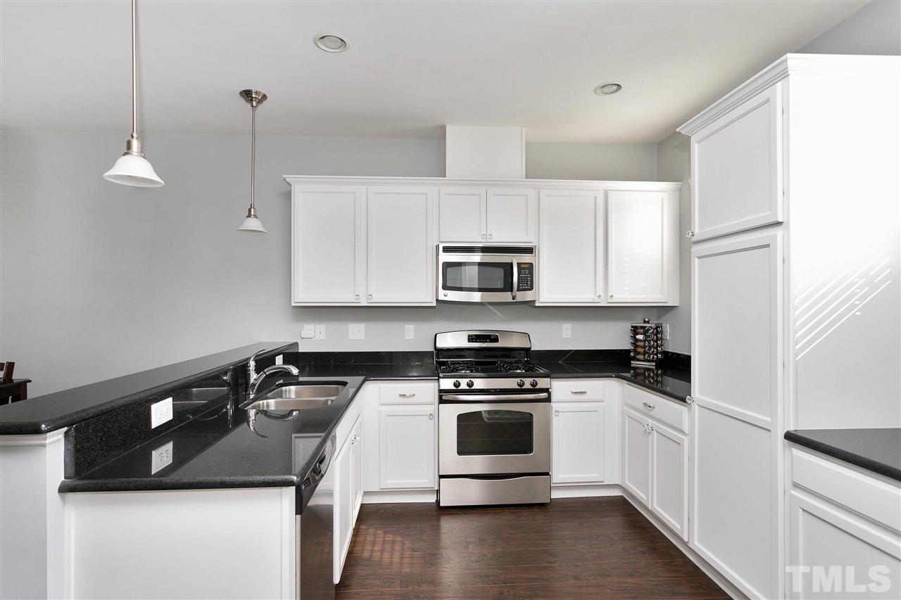 1425 Crafton Way Raleigh, NC 27607 - Photo 5 of 29