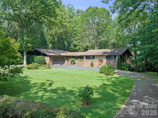 $599,950 | 130 Brandon Road, Hendersonville, NC 28739