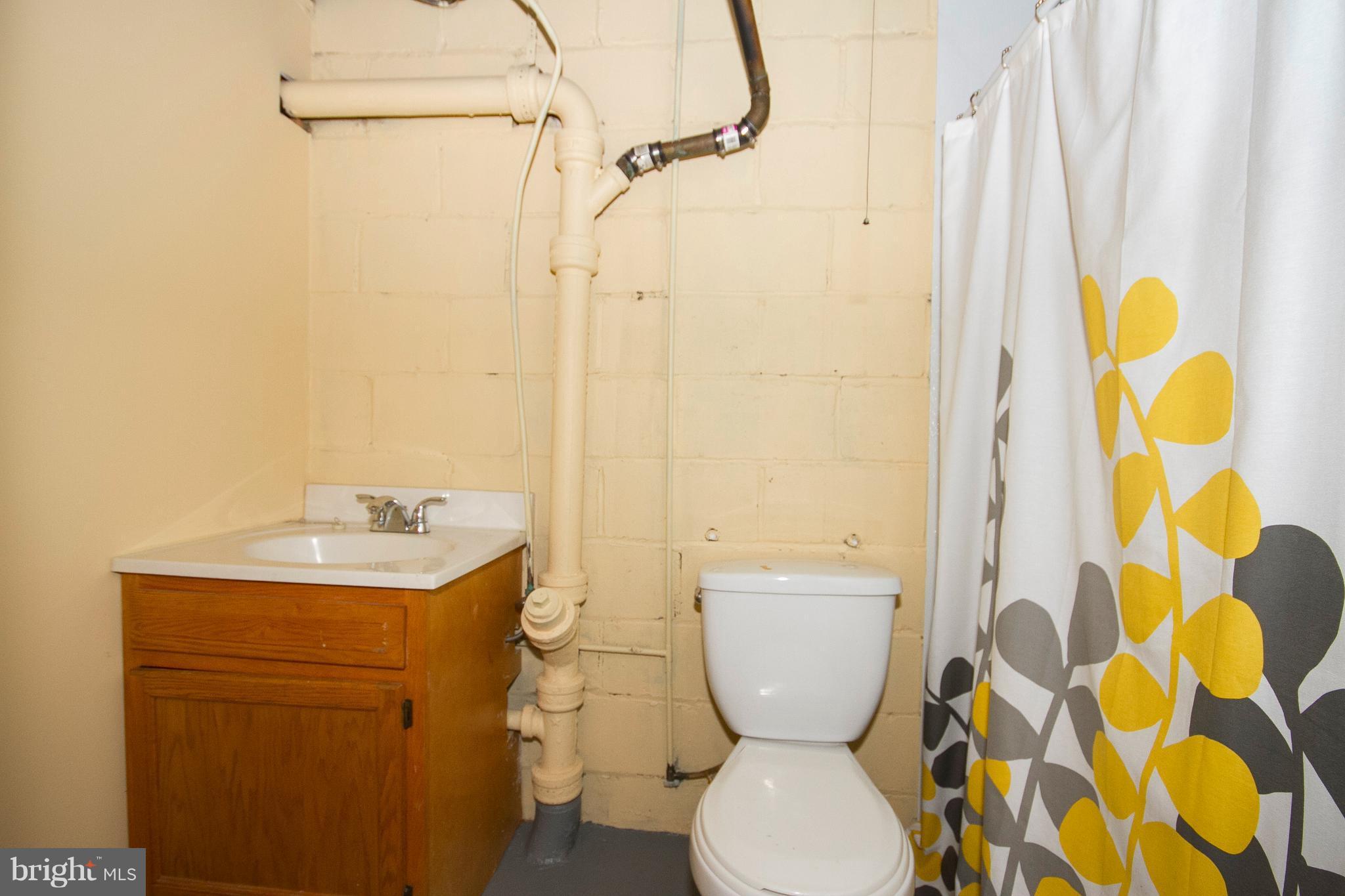 5501 Lothian Road Baltimore, MD 21212 - Photo 24 of 30 Bath in Family Room
