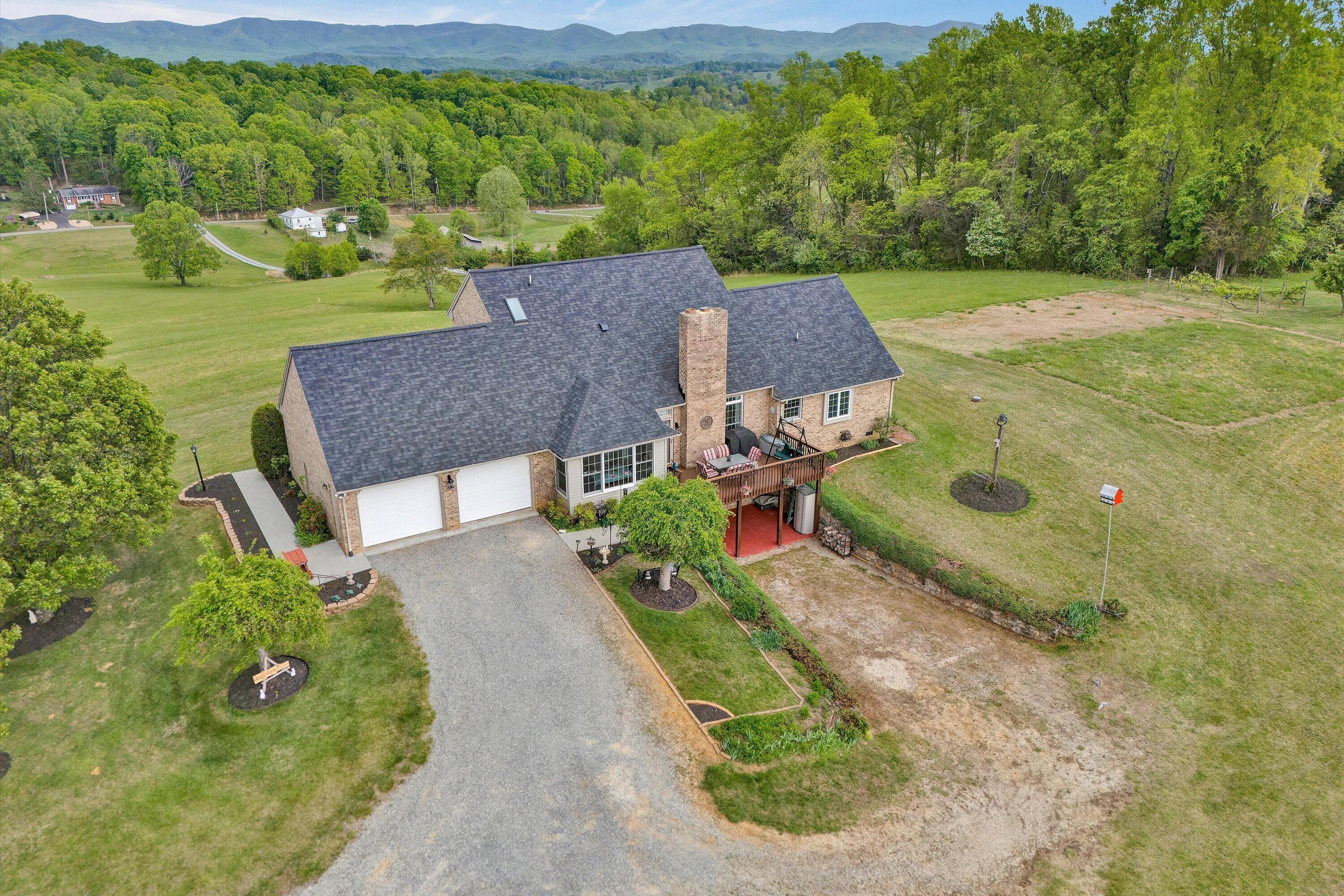 3281 Springwood Road Fincastle, VA 24090 - Photo 5 of 64 55-DJI_20260422144227