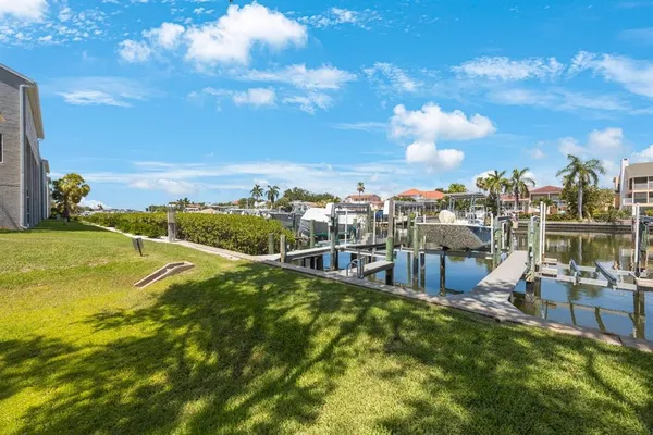 $2,300 | 1125 Pinellas Bayway South, Unit 305, St. Petersburg, FL 33715