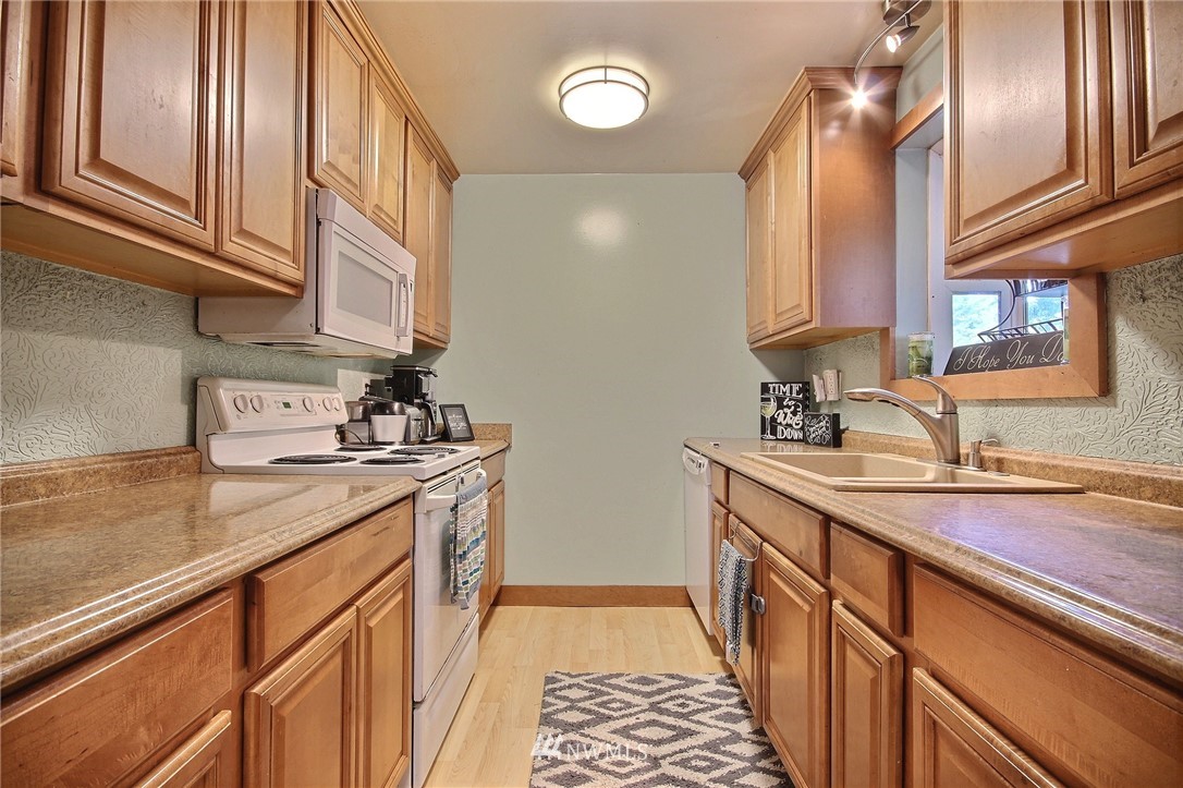 1002 Southwest 307th Street Federal Way, WA 98023 - Photo 12 of 24 Gallery Image 12