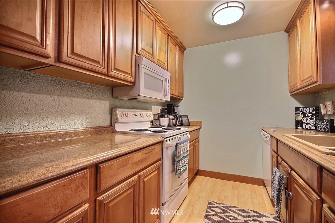 1002 Southwest 307th Street Federal Way, WA 98023 - Photo 13 of 24 Gallery Image 13