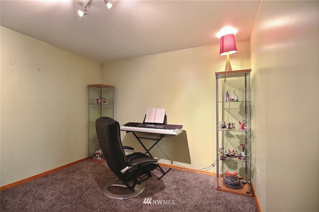 1002 Southwest 307th Street Federal Way, WA 98023 - Photo 19 of 24 Gallery Image 19