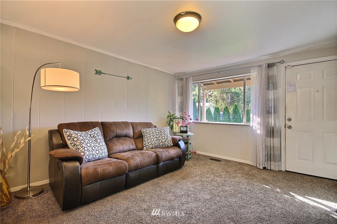 1002 Southwest 307th Street Federal Way, WA 98023 - Photo 6 of 24 Gallery Image 6