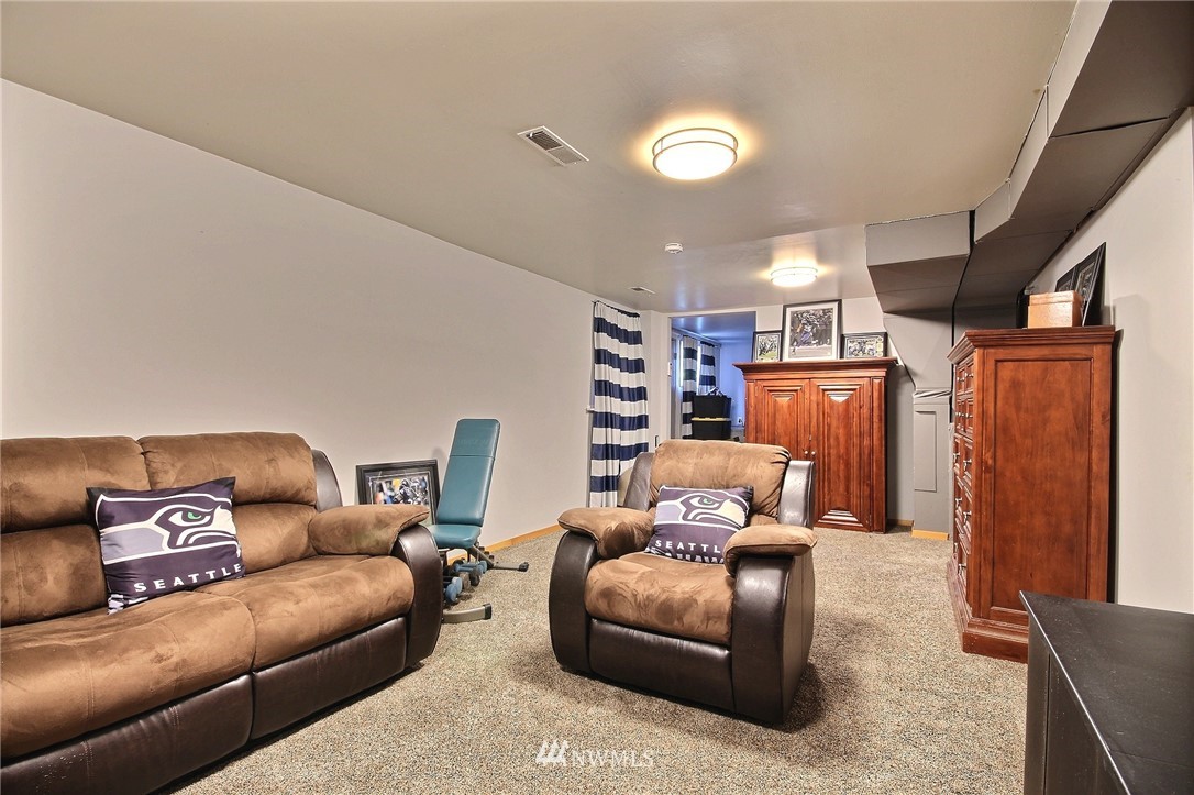 1002 Southwest 307th Street Federal Way, WA 98023 - Photo 9 of 24 Gallery Image 9