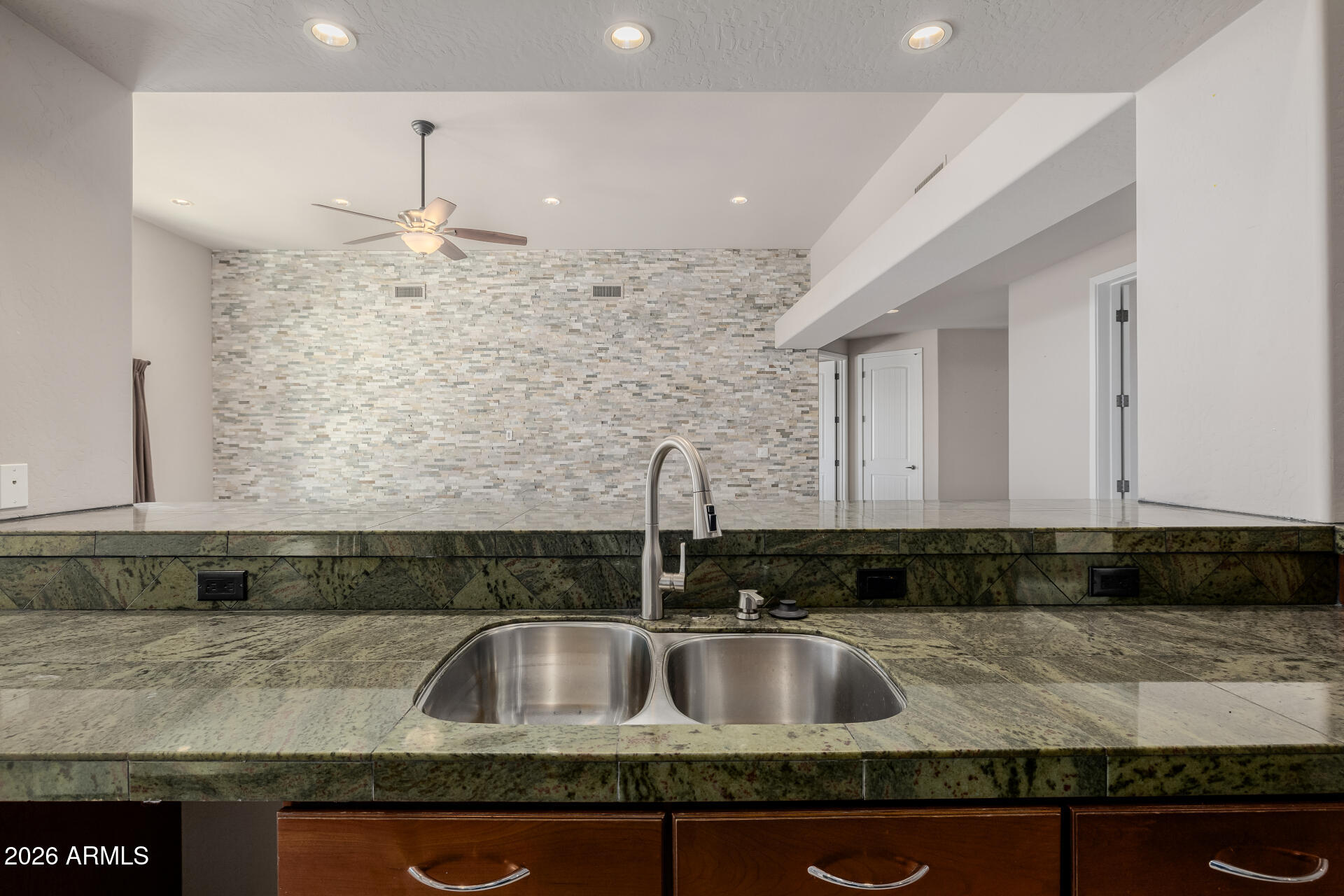 1916 East Primrose Path Phoenix, AZ 85086 - Photo 15 of 56 19 Primrose