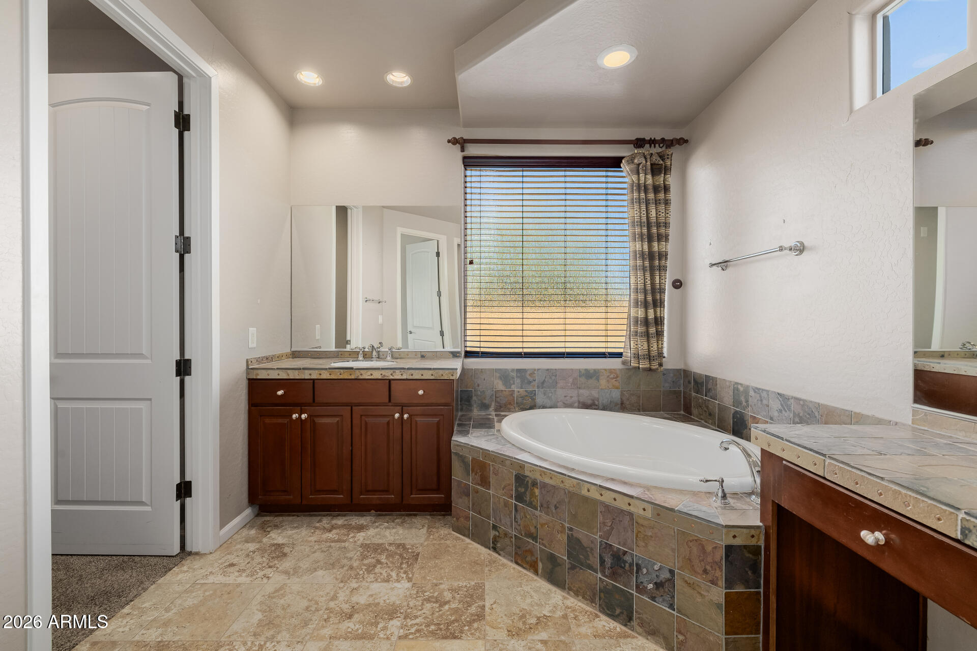 1916 East Primrose Path Phoenix, AZ 85086 - Photo 17 of 56 29 Primrose