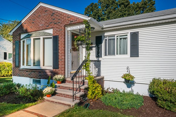 6 Jefferson Road Peabody, MA 01960 - Photo 2 of 17 Gallery Image 2