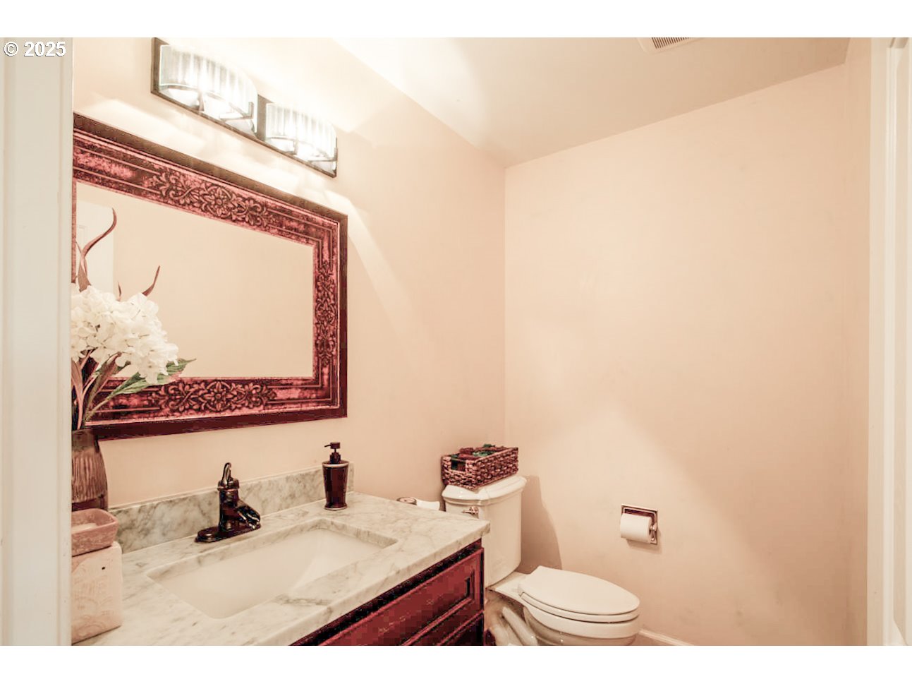 3152 Wolf Meadows Lane Eugene, OR 97408 - Photo 13 of 27 a bathroom with a sink a toilet and mirror