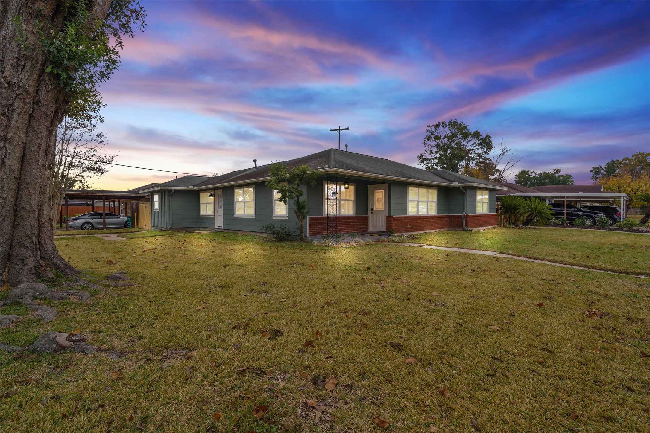 a view of a house with a yard