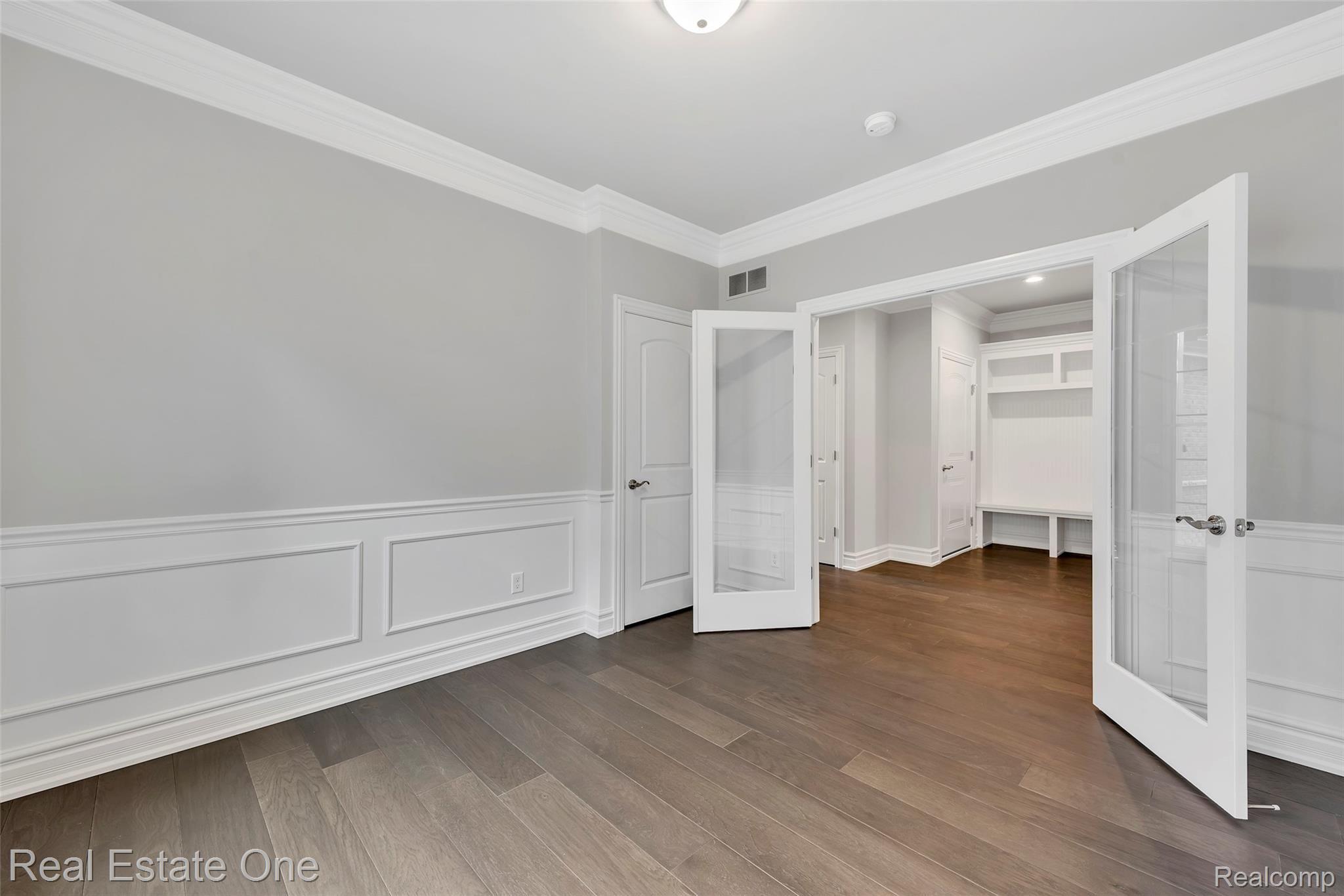 3072 Rockhaven Avenue Rochester, MI 48309 - Photo 10 of 20 3847-Dearborn-Ave-Rochester-Hills-48309-WindowStill-Real-Estate-Photography-10.jpg