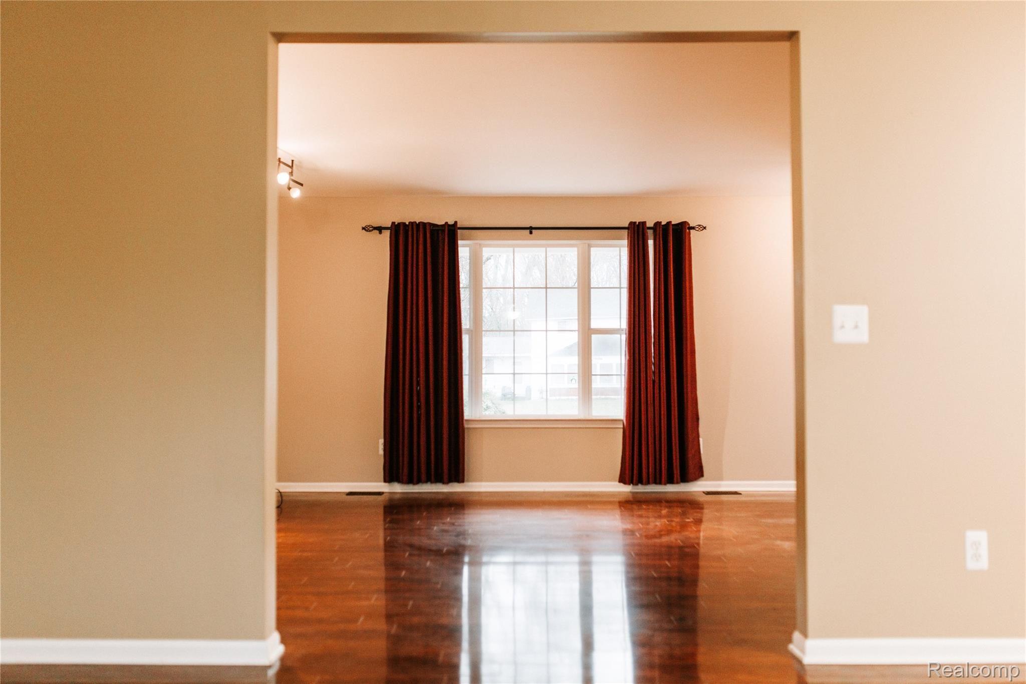 1604 Faussett Road Howell, MI 48855 - Photo 10 of 31 FAUSSETT_living3.jpg