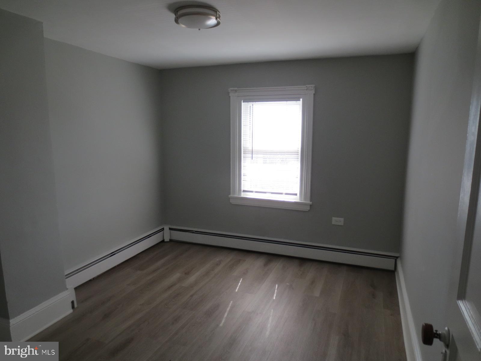 617 Benson Street Philadelphia, PA 19111 - Photo 31 of 37 an empty room with a window