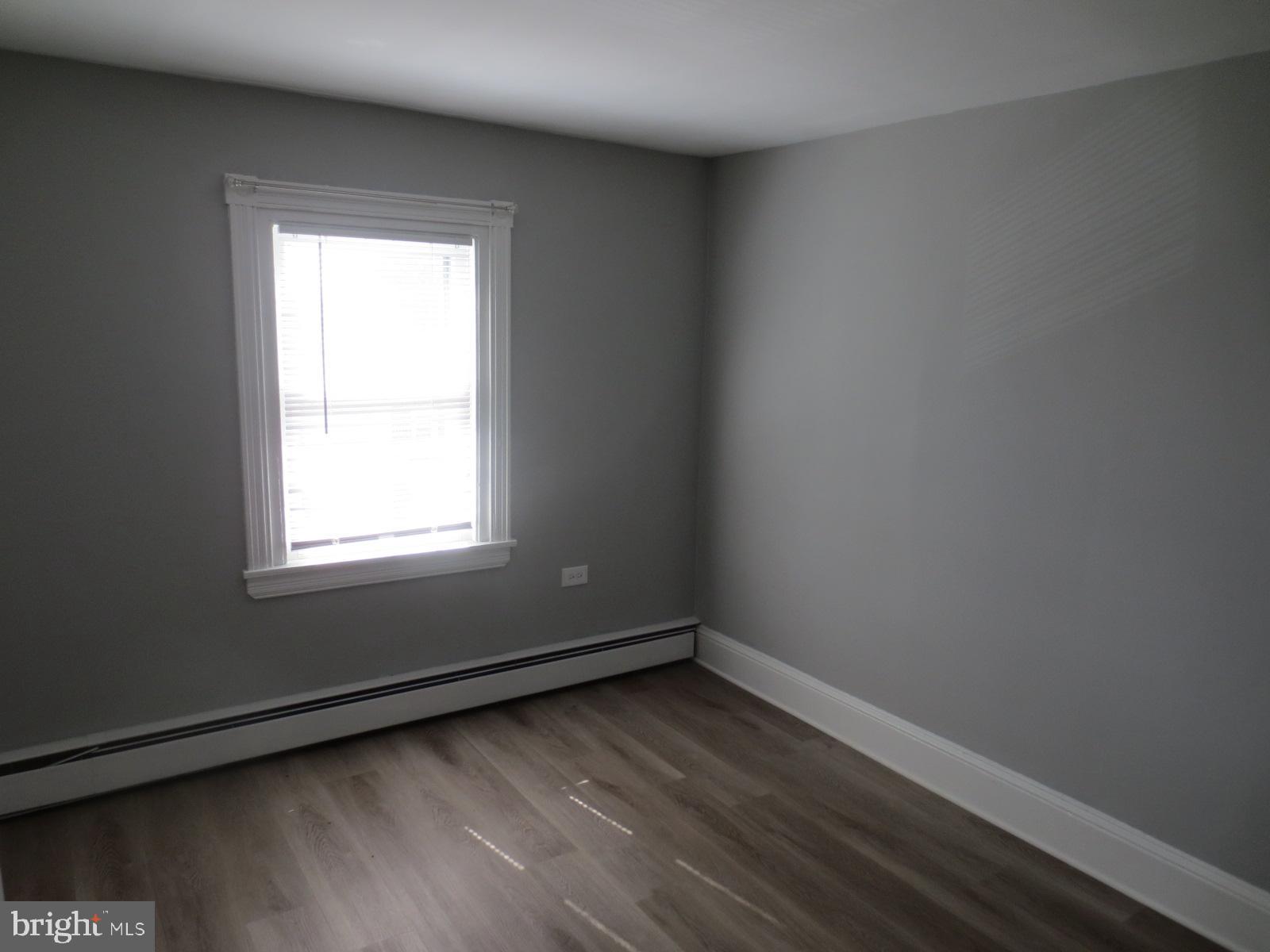 617 Benson Street Philadelphia, PA 19111 - Photo 33 of 37 an empty room with a window