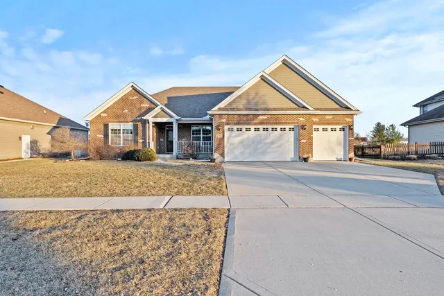 $515,000 | 428 East Frontier Drive, Minooka, IL 60447