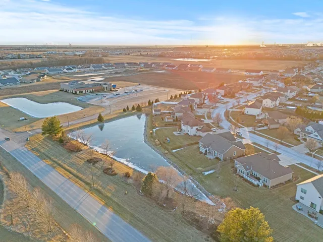 $515,000 | 428 East Frontier Drive, Minooka, IL 60447